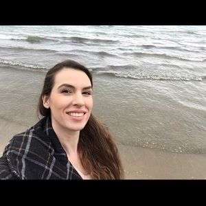 Meet your Posher, Adrienne